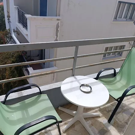 Comfortable Beachfront Loutraki (Corinthia)